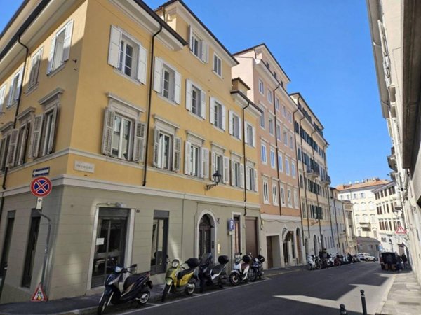 appartamento in vendita a Trieste in zona Cavana