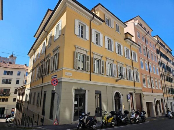 appartamento in vendita a Trieste in zona Cavana