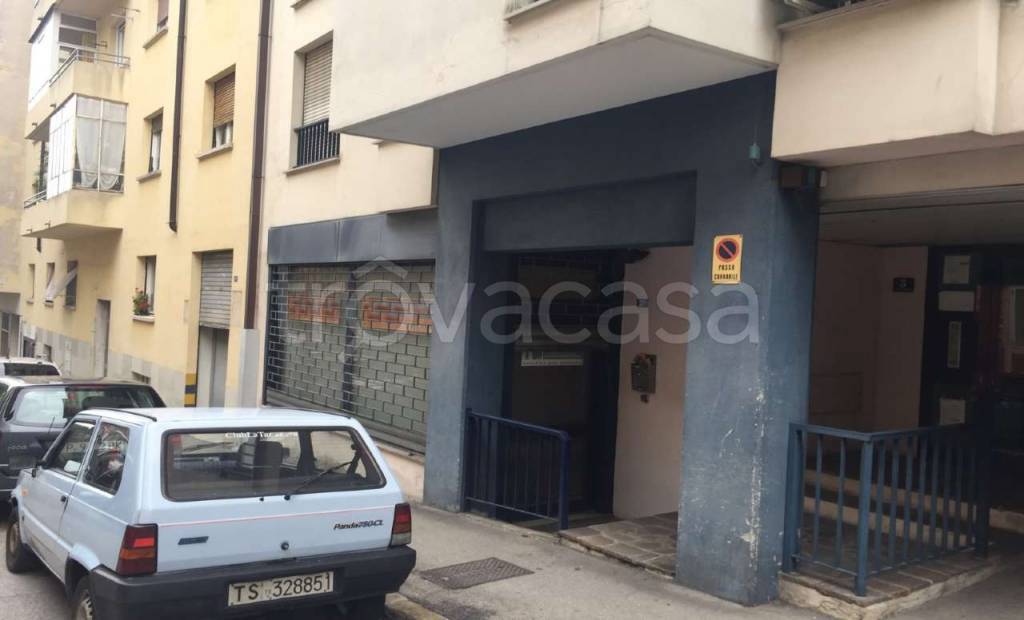 negozio in vendita a Trieste in zona San Giacomo