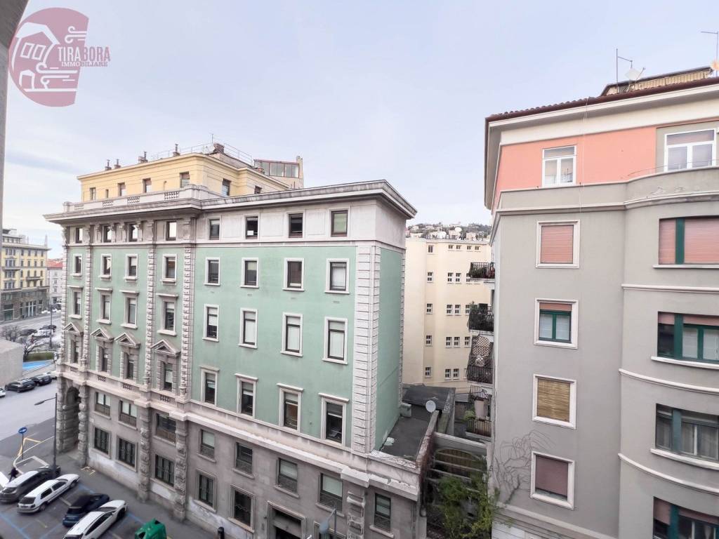 appartamento in vendita a Trieste in zona Borgo Teresiano