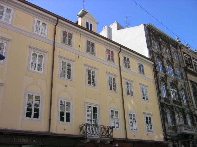 appartamento in vendita a Trieste in zona Borgo Teresiano