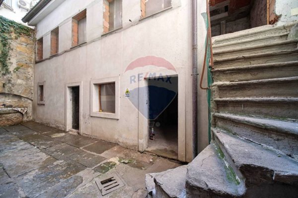 casa semindipendente in vendita a Trieste in zona San Vito