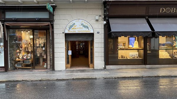 negozio in vendita a Trieste in zona Città Vecchia