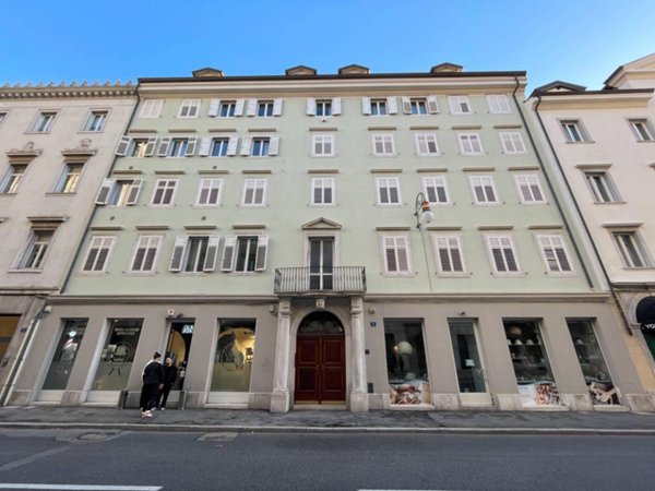 appartamento in vendita a Trieste in zona Città Nuova