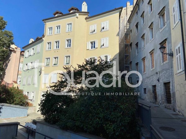 casa indipendente in vendita a Trieste in zona Città Vecchia