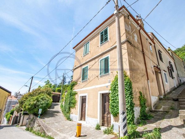 casa indipendente in vendita a Trieste in zona Guardiella