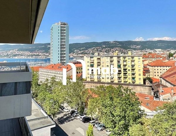 appartamento in vendita a Trieste in zona Campi Elisi