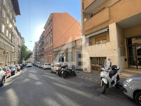 locale di sgombero in vendita a Trieste