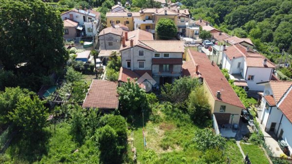 casa indipendente in vendita a Trieste in zona Longhera