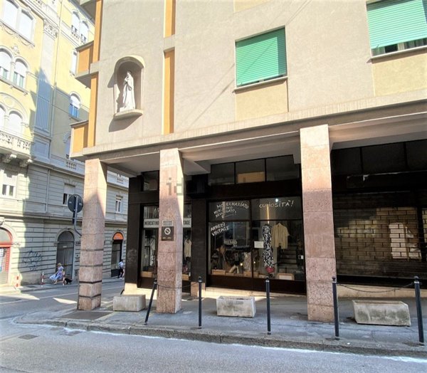 locale commerciale in vendita a Trieste