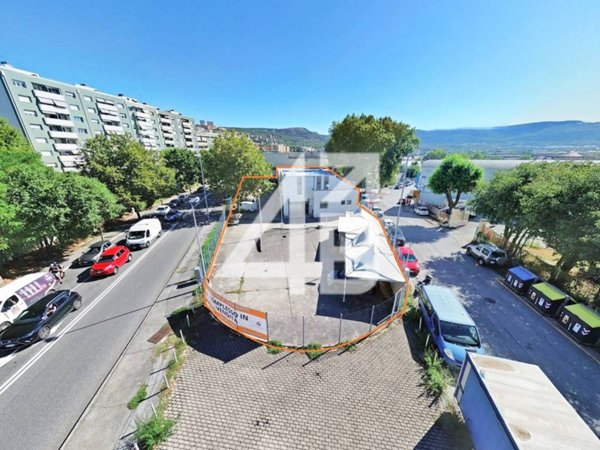 locale commerciale in vendita a Trieste