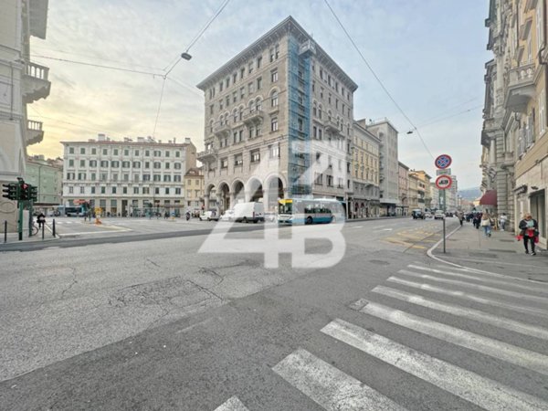 quadrivano in vendita a Trieste in zona Borgo Teresiano
