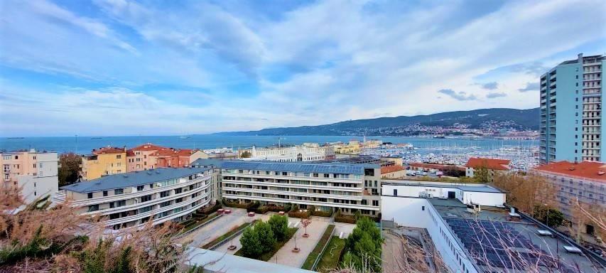 appartamento in vendita a Trieste in zona Campi Elisi
