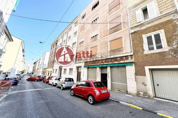 locale commerciale in vendita a Trieste in zona Barriera vecchia