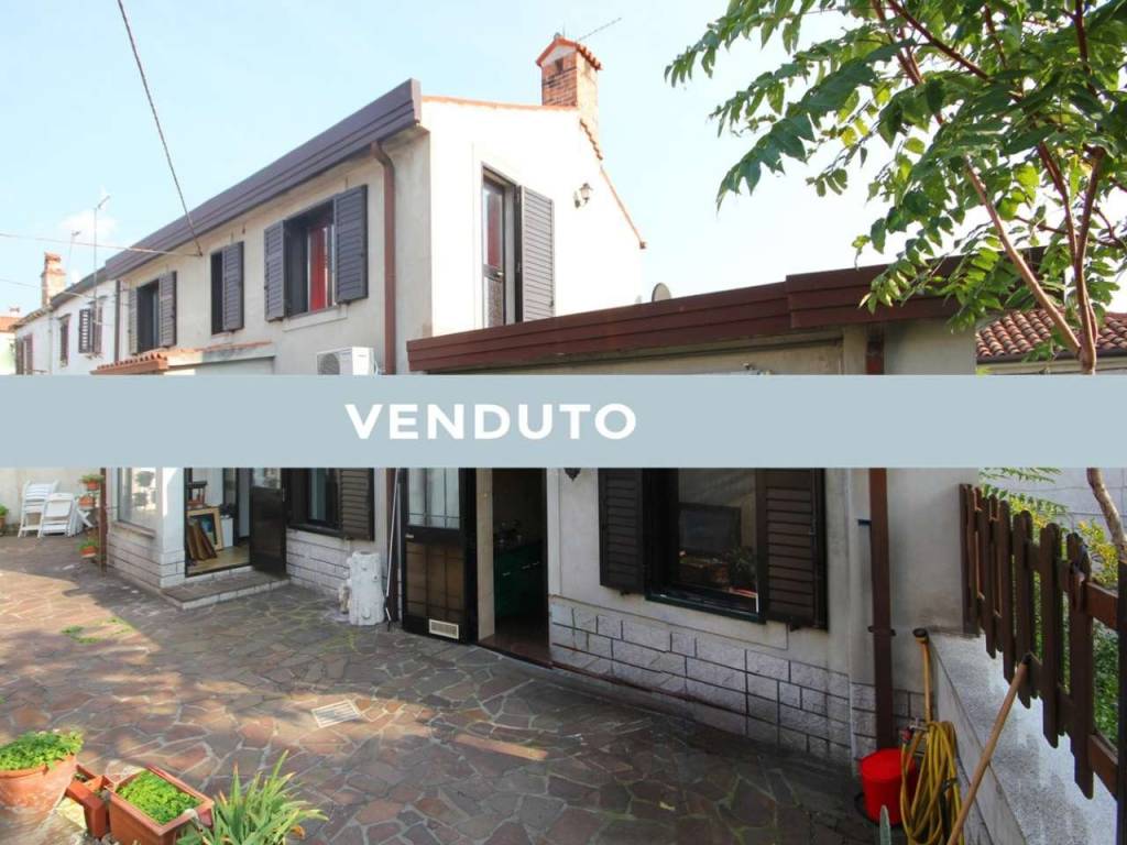 casa indipendente in vendita a Trieste in zona Chiarbola