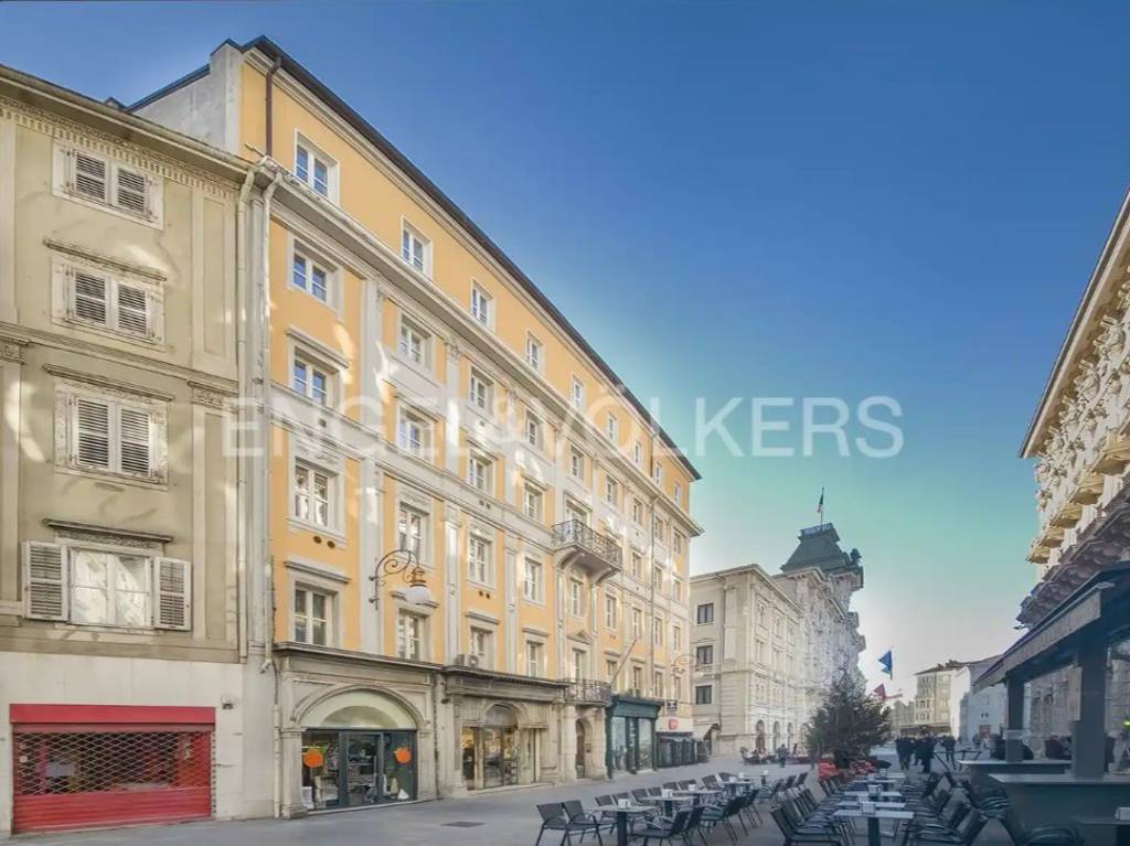 appartamento in vendita a Trieste in zona Città Vecchia