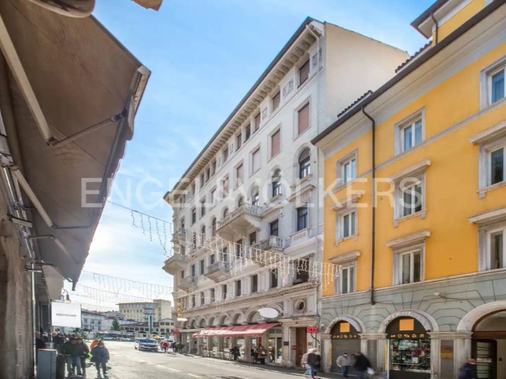 appartamento in vendita a Trieste in zona Borgo Teresiano