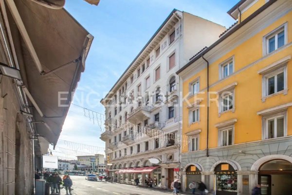 appartamento in vendita a Trieste in zona Città Nuova