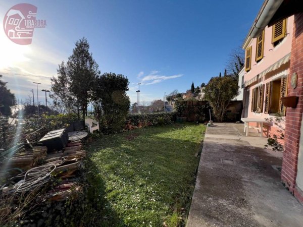 casa indipendente in vendita a Trieste in zona Gretta