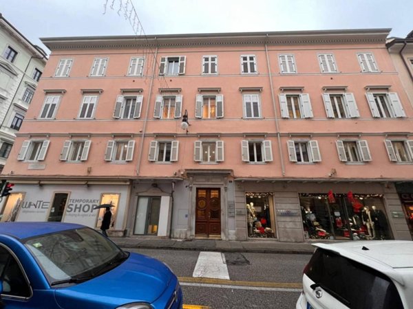 appartamento in vendita a Trieste in zona Città Nuova