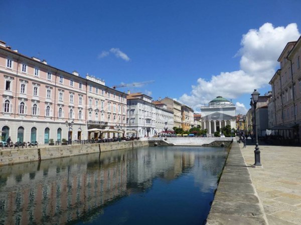 negozio in vendita a Trieste in zona Borgo Teresiano