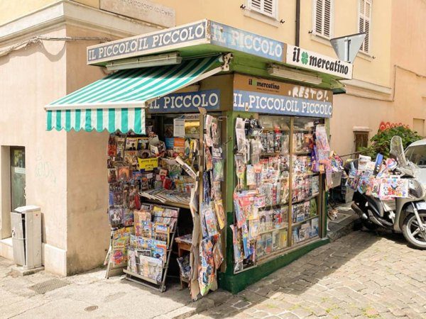 negozio in vendita a Trieste in zona San Giacomo