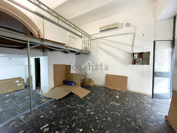 locale commerciale in vendita a Trieste in zona Barriera vecchia