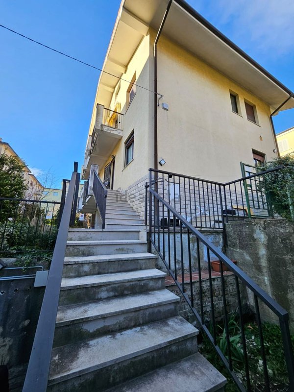 appartamento in vendita a Trieste in zona Cologna