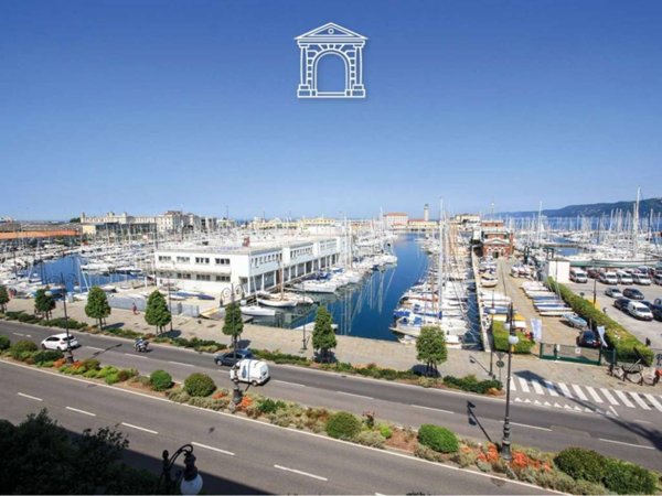 negozio in vendita a Trieste in zona Città Vecchia