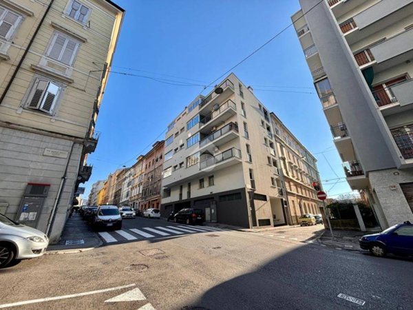 negozio in vendita a Trieste in zona Campi Elisi