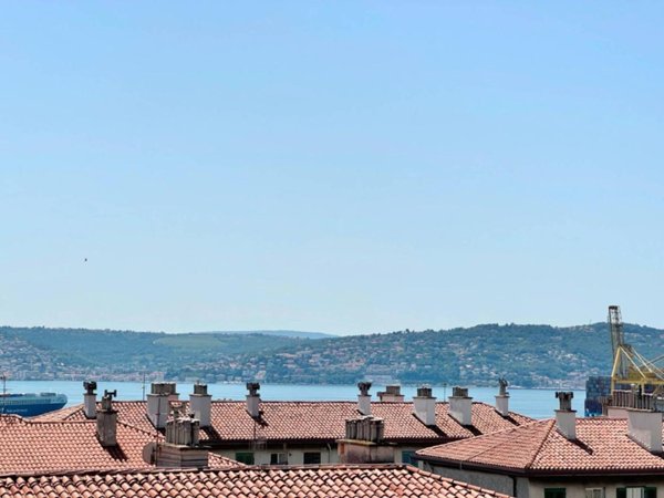 appartamento in vendita a Trieste in zona Campi Elisi