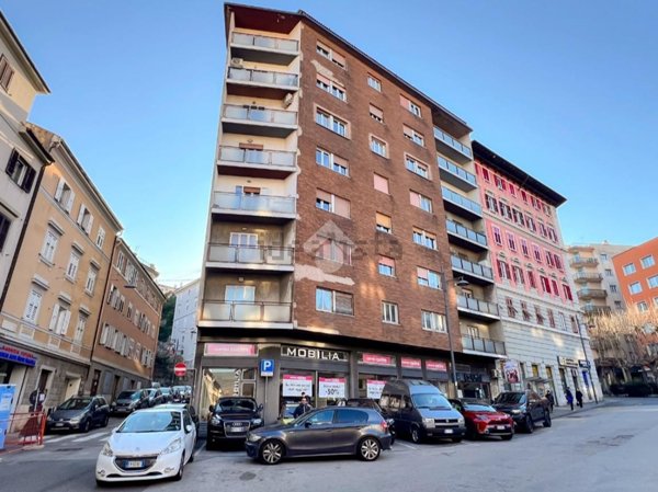 appartamento in vendita a Trieste in zona Barriera vecchia