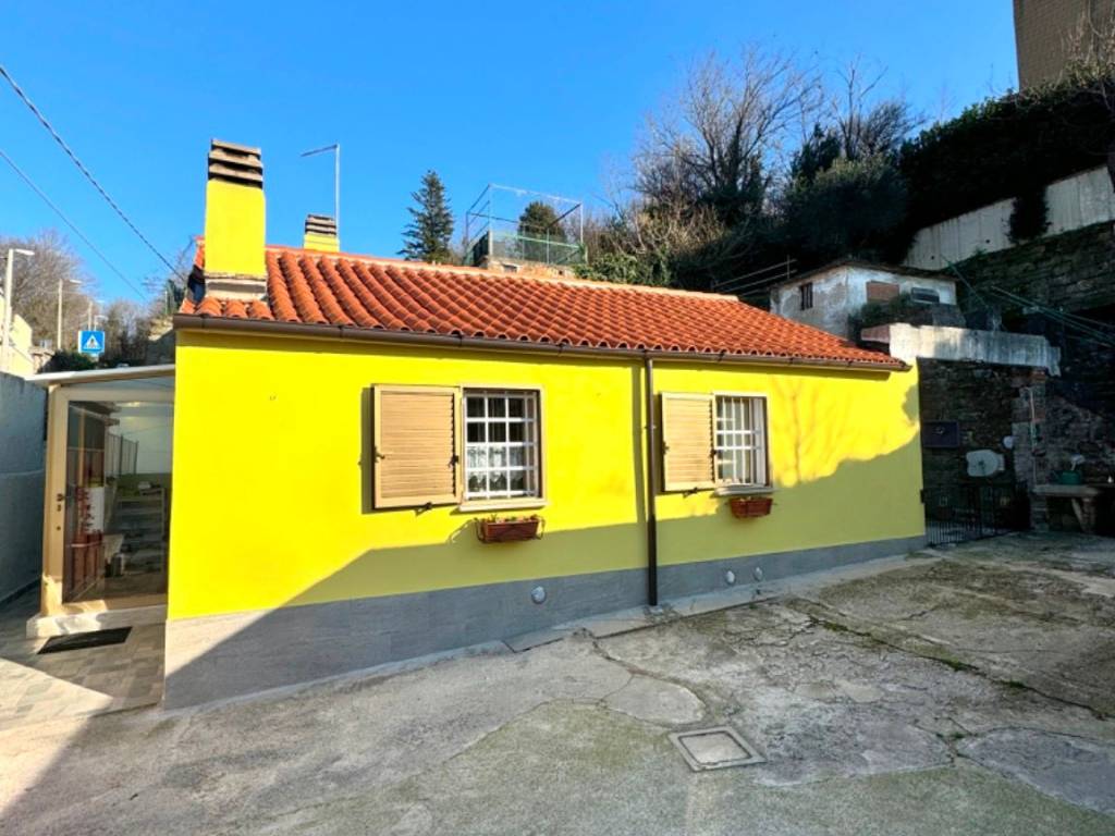 casa indipendente in vendita a Trieste in zona Gretta