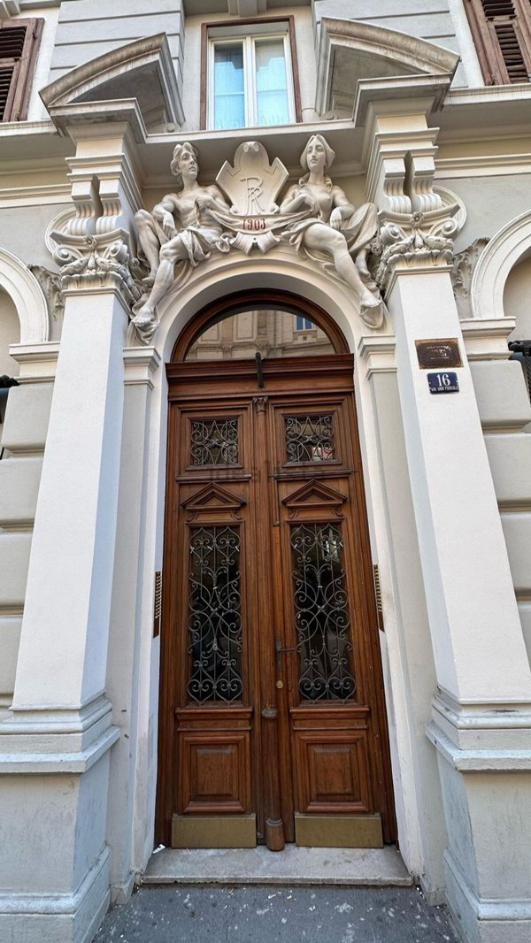 appartamento in vendita a Trieste in zona Barriera vecchia