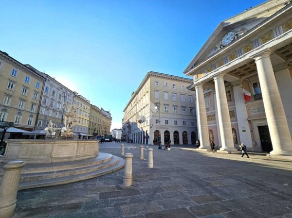 trivano in vendita a Trieste in zona Città Vecchia