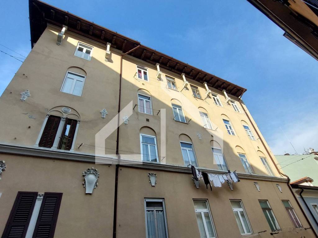 appartamento in vendita a Trieste in zona Barriera vecchia