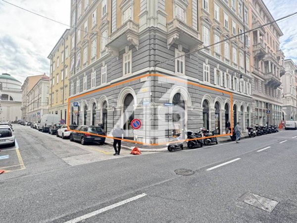 negozio in vendita a Trieste in zona Borgo Teresiano