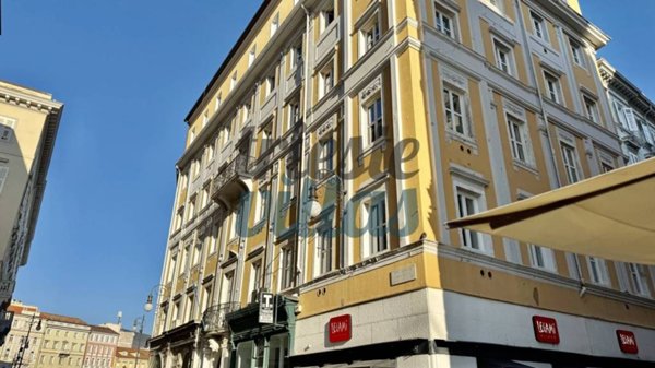 appartamento in vendita a Trieste in zona Città Vecchia