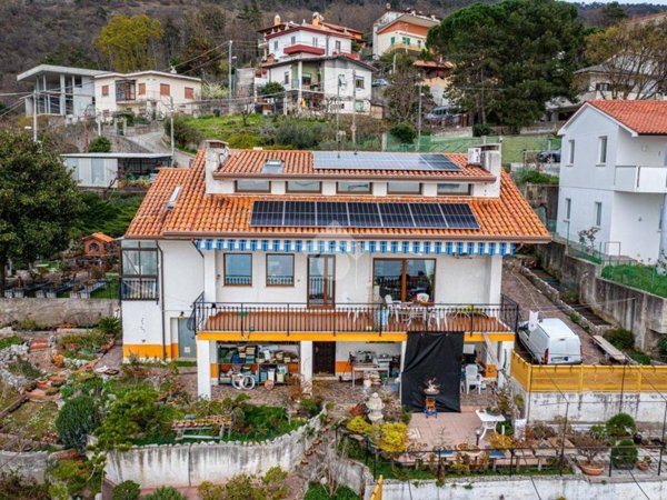 casa indipendente in vendita a Trieste in zona Barcola