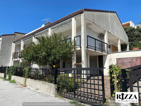 casa indipendente in vendita a Trieste in zona Cattinara