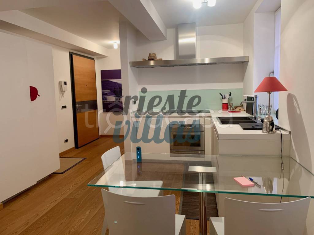 appartamento in vendita a Trieste in zona Borgo Teresiano