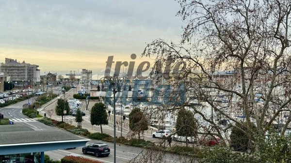 appartamento in vendita a Trieste in zona Città Vecchia