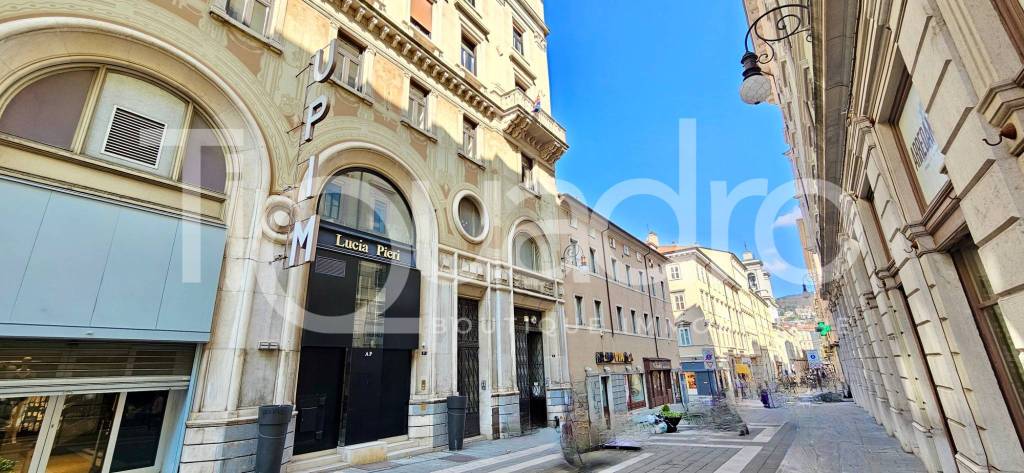appartamento in vendita a Trieste in zona Città Nuova