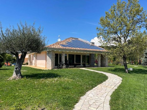 casa indipendente in vendita a Trieste in zona Trebiciano