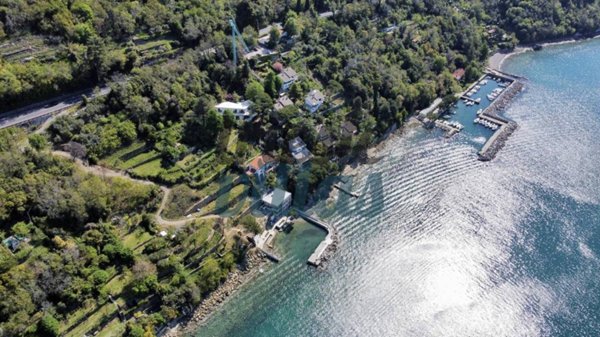 casa indipendente in vendita a Trieste in zona Miramare