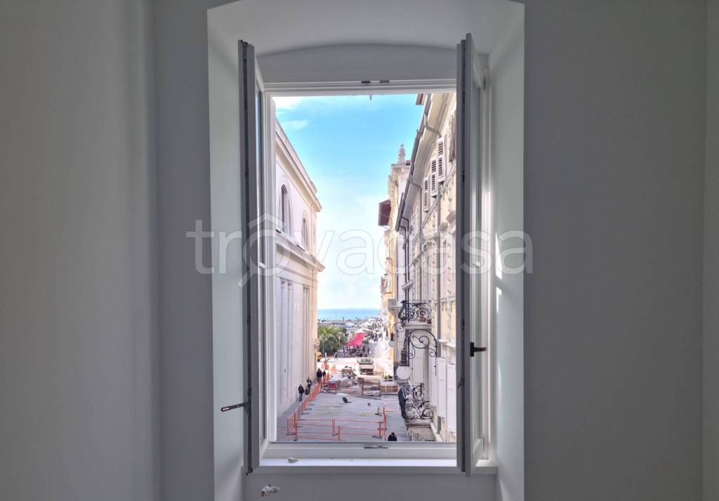 appartamento in vendita a Trieste in zona Borgo Teresiano