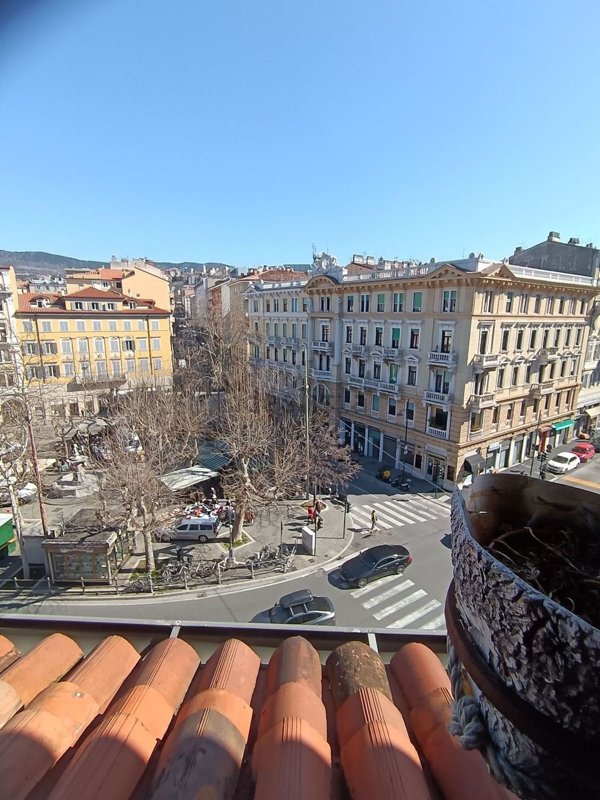 appartamento in vendita a Trieste in zona Barriera vecchia