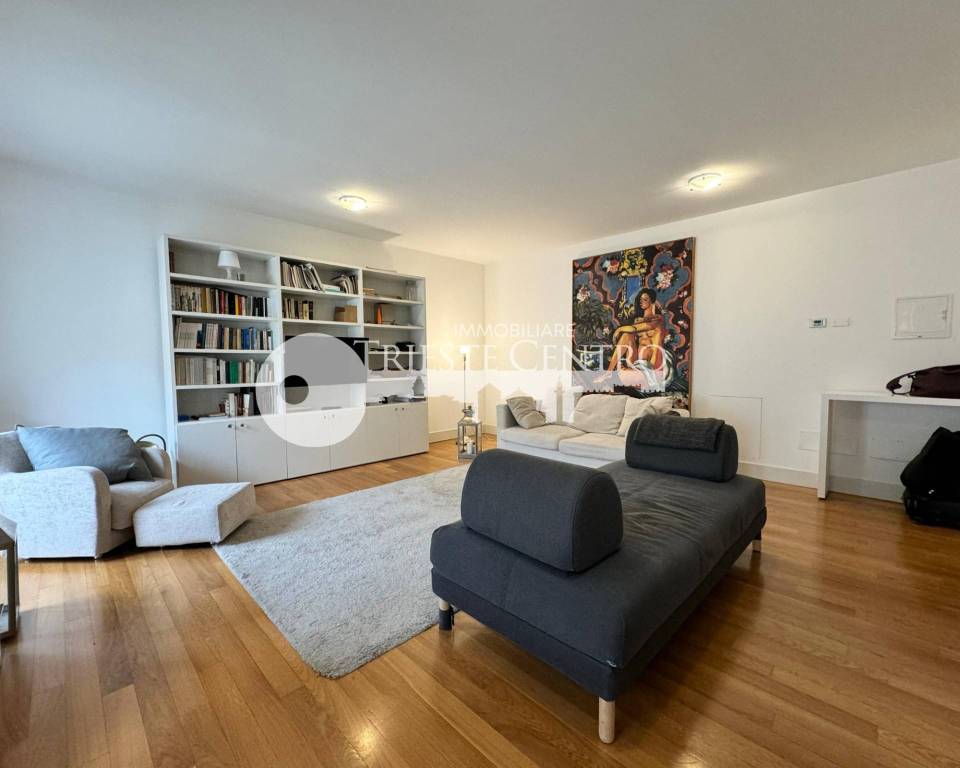 appartamento in vendita a Trieste in zona Città Vecchia