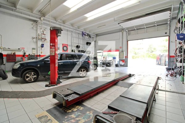 locale di sgombero in vendita a Trieste