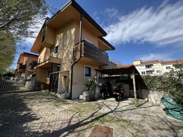 casa indipendente in vendita a Trieste in zona Opicina